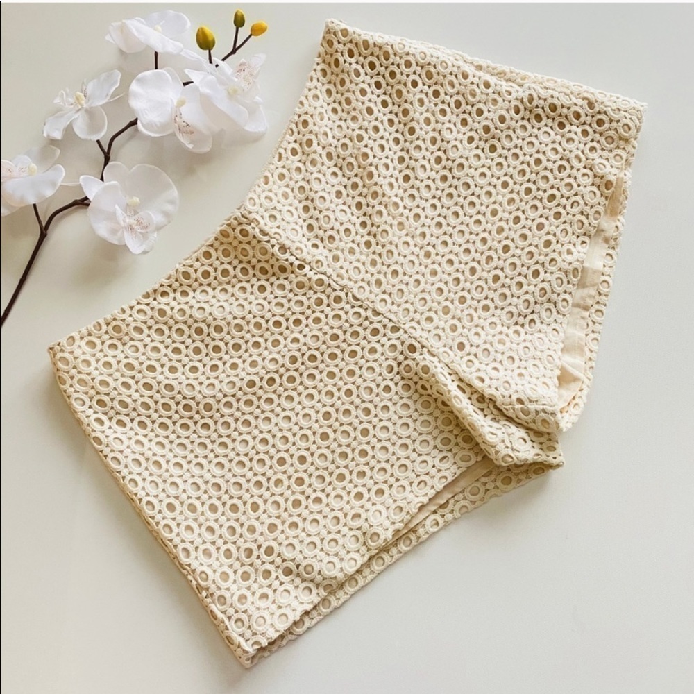 Banana Republic Cream Eyelet Lace Shorts